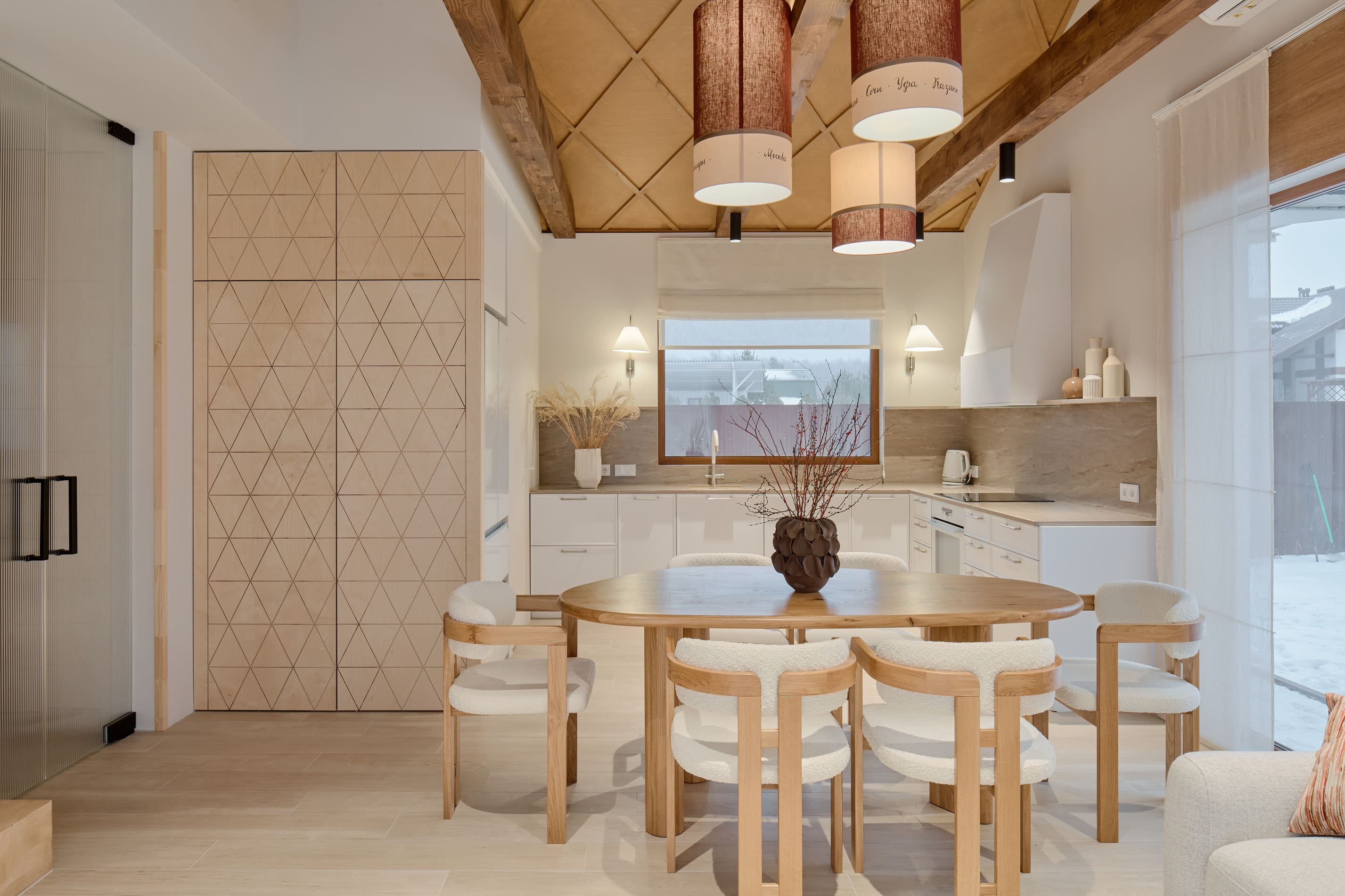 Plywood Syply and LDSP Lamarty and in the interior of the "Daching Otvat" project on NTV. Kitchen and family geography