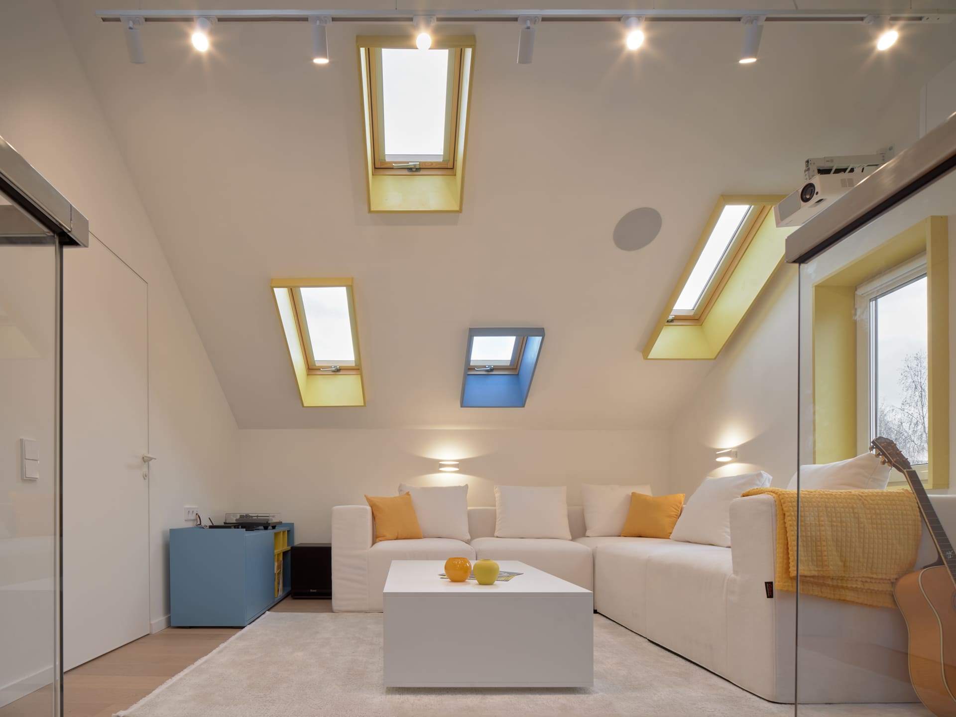 Фанера SyPly в проекте «Дачный ответ» на НТВ. Солнечная гостиная с ламповым звуком.