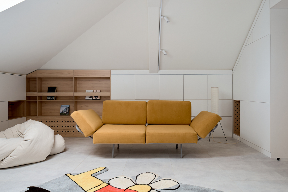 Lamarty chipboard and SyPly plywood in the “Dachny Otvet” design project. Attic in Cosmic Orbit