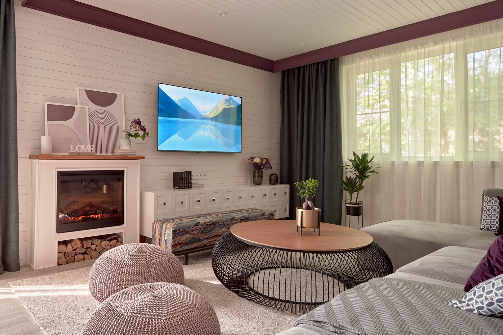 SyPly plywood in the "Dachny Otvet" project on the NTV channel. Living room with emerald sideboard