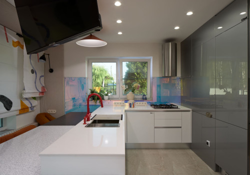 SyPly plywood in the “Dachny Otvet” project on NTV. Kitchen-living room with a picturesque canvas